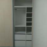 Vestavěná šatní skříň