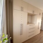 Skříň s prostorem na TV